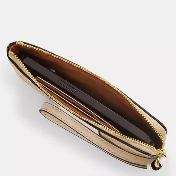 Coach Corner Zip Wristlet In Signature Canvas With Heart Print - Picture 2 of 3